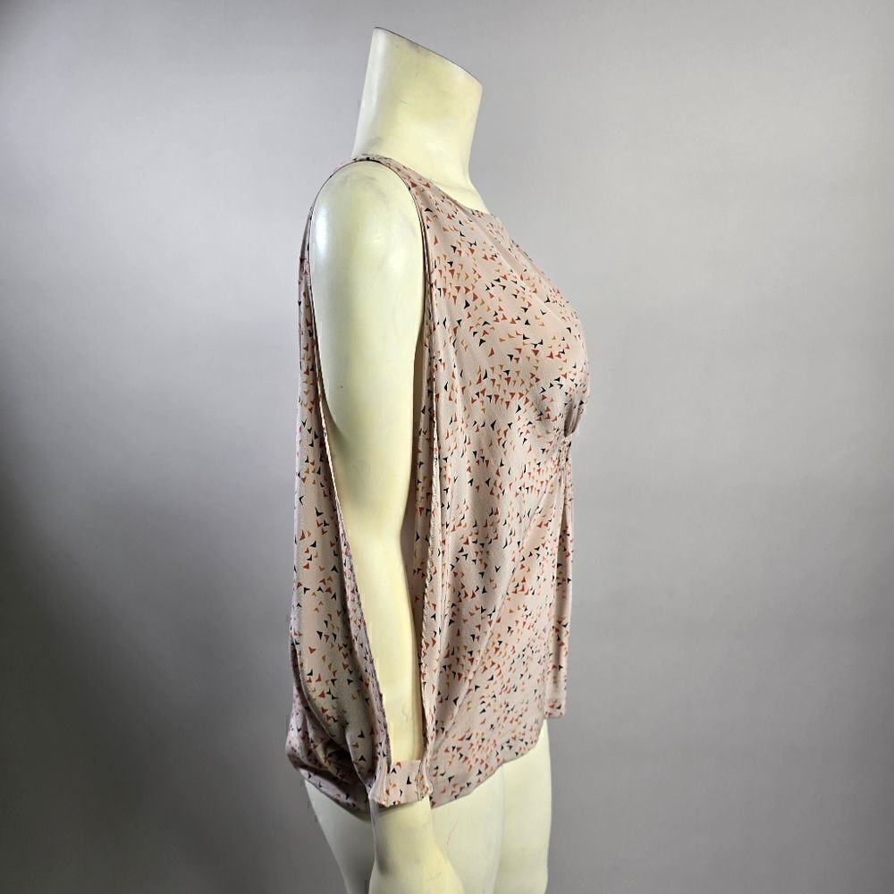 The Addison story xs silk top R7 - Picture 2 of 4